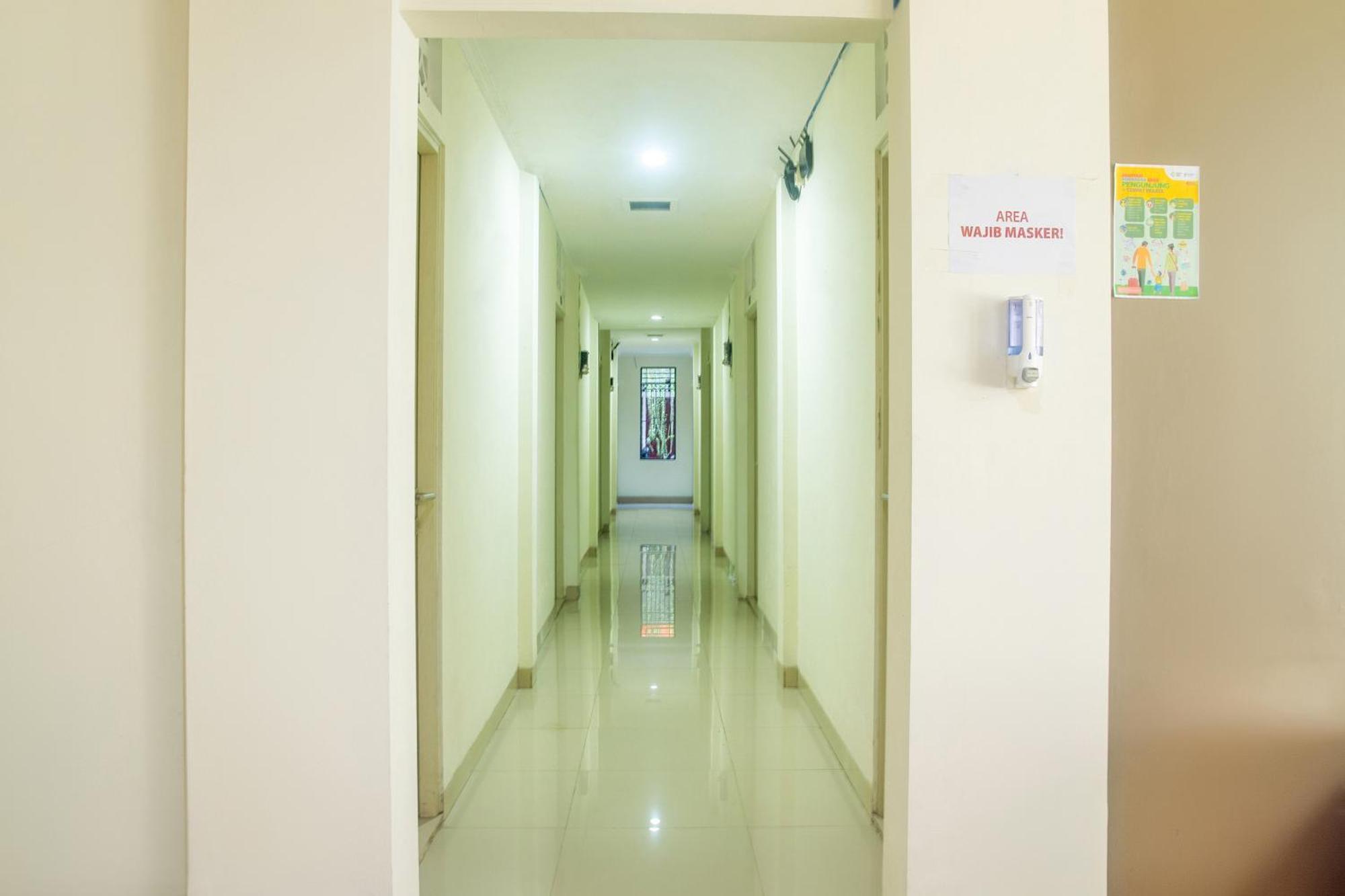 Urbanview Hotel Minongga Pondok Labu Jakarta Bagian luar foto