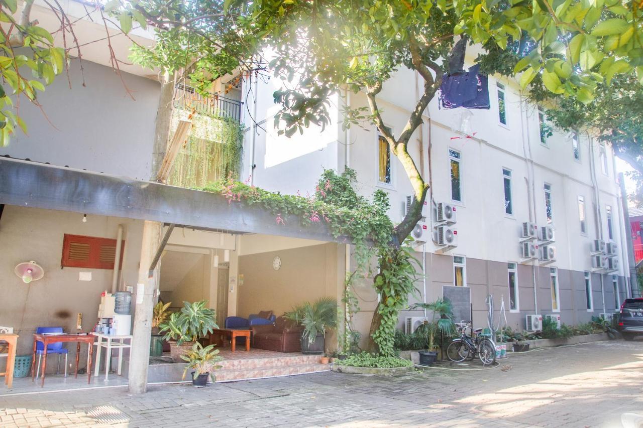 Urbanview Hotel Minongga Pondok Labu Jakarta Bagian luar foto