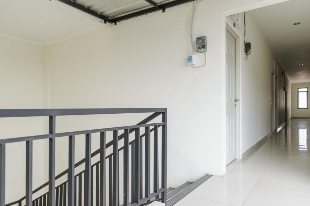 Urbanview Hotel Minongga Pondok Labu Jakarta Bagian luar foto