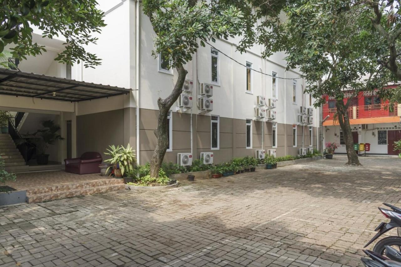 Urbanview Hotel Minongga Pondok Labu Jakarta Bagian luar foto